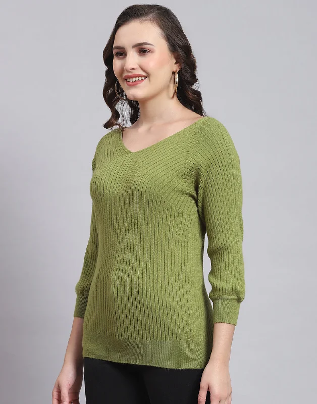 Women Green Solid V Neck 3/4 Sleeve Sweater