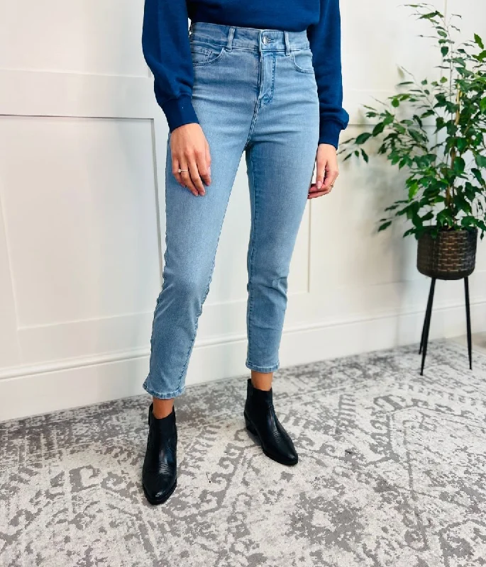 Vintage Wash Light Denim Cropped Jeans