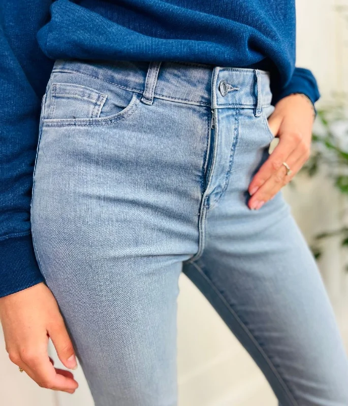 Vintage Wash Light Denim Cropped Jeans